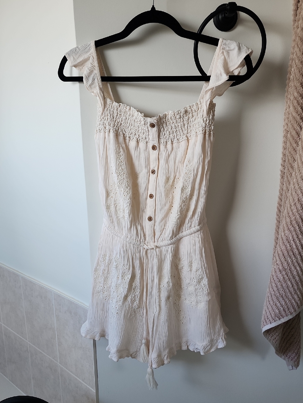 AE Cream Romper Xs
